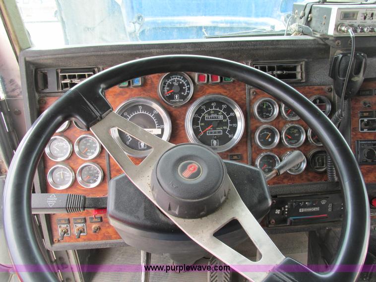 image for item AN9051 1999 Kenworth T800 dump truck