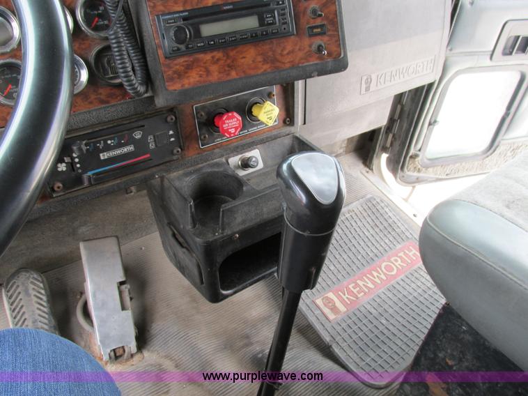 image for item AN9051 1999 Kenworth T800 dump truck