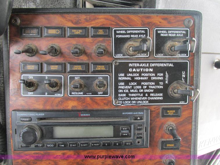 image for item AN9051 1999 Kenworth T800 dump truck