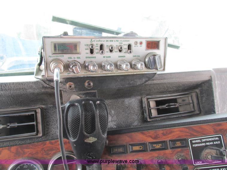 image for item AN9051 1999 Kenworth T800 dump truck