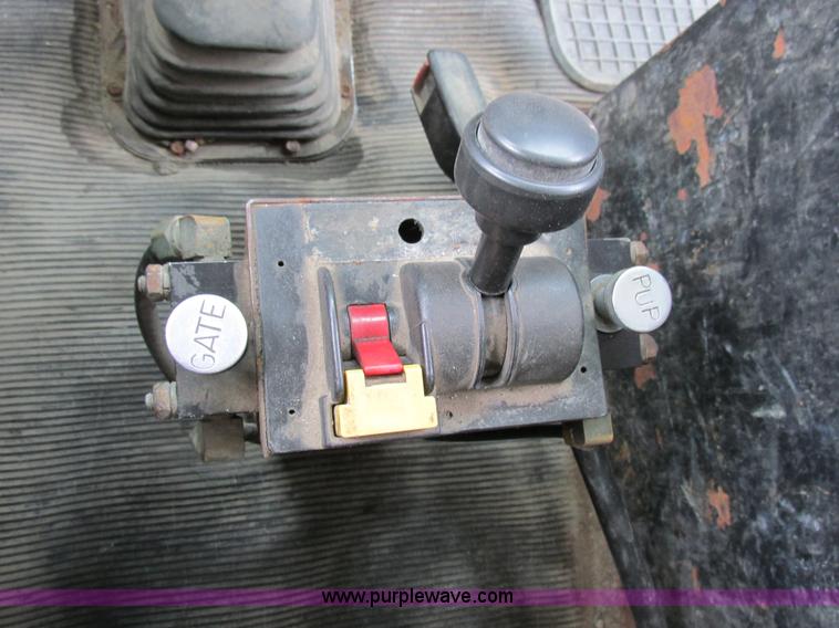 image for item AN9051 1999 Kenworth T800 dump truck