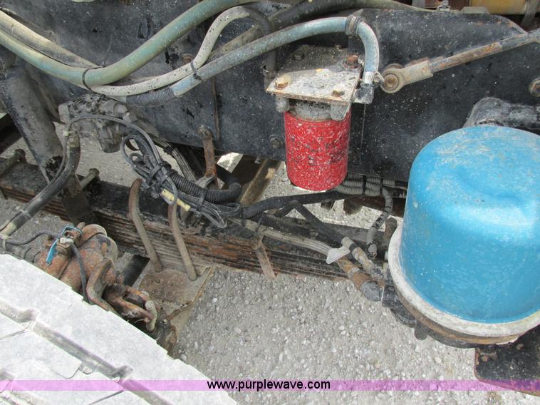 image for item AN9051 1999 Kenworth T800 dump truck