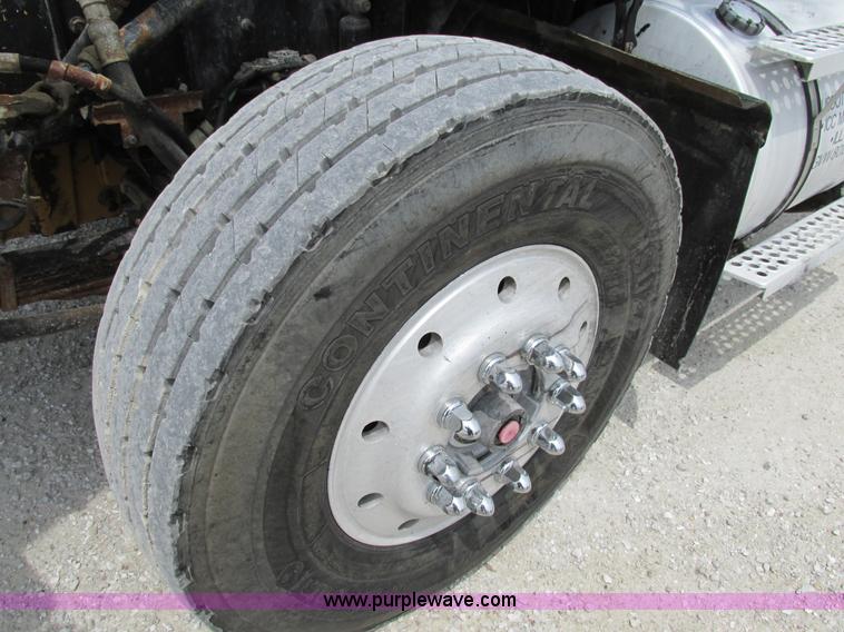 image for item AN9051 1999 Kenworth T800 dump truck