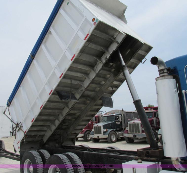 image for item AN9051 1999 Kenworth T800 dump truck