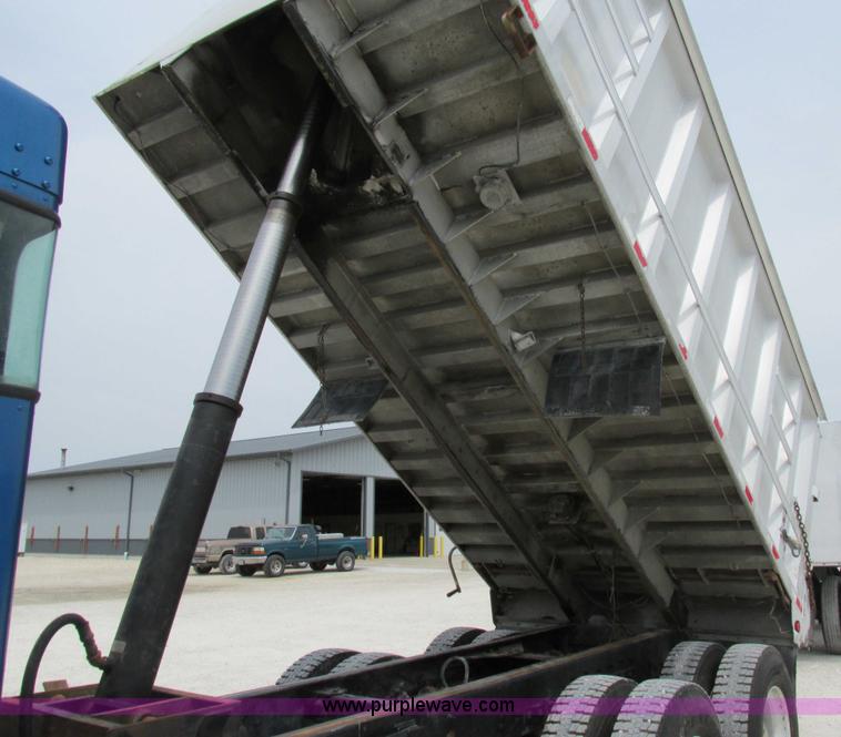 image for item AN9051 1999 Kenworth T800 dump truck