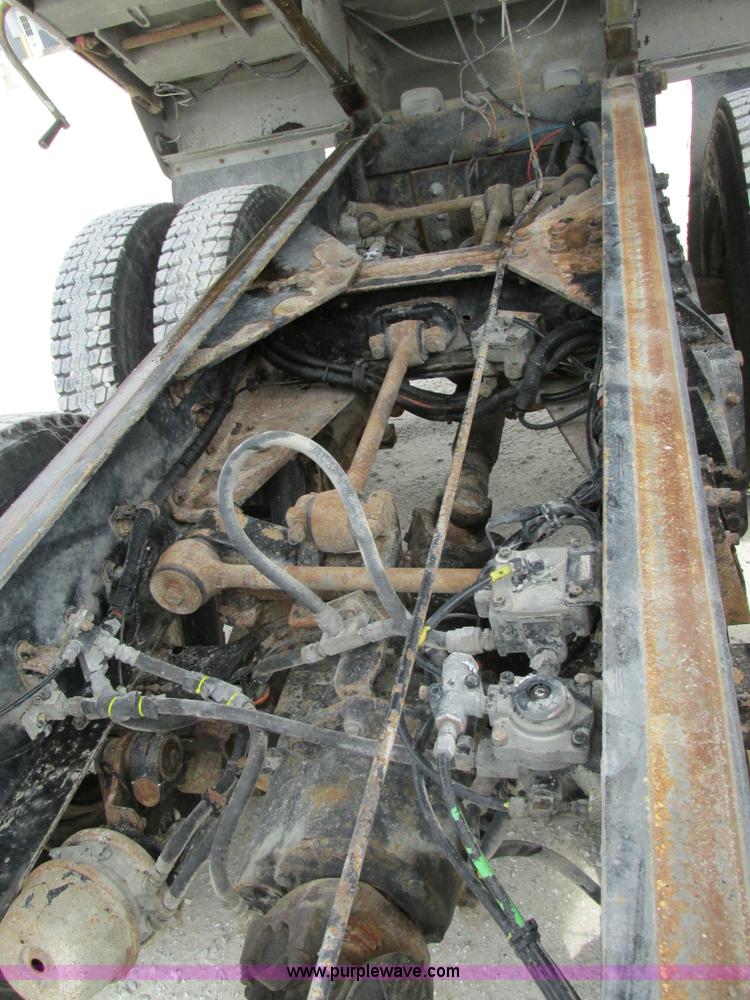 image for item AN9051 1999 Kenworth T800 dump truck