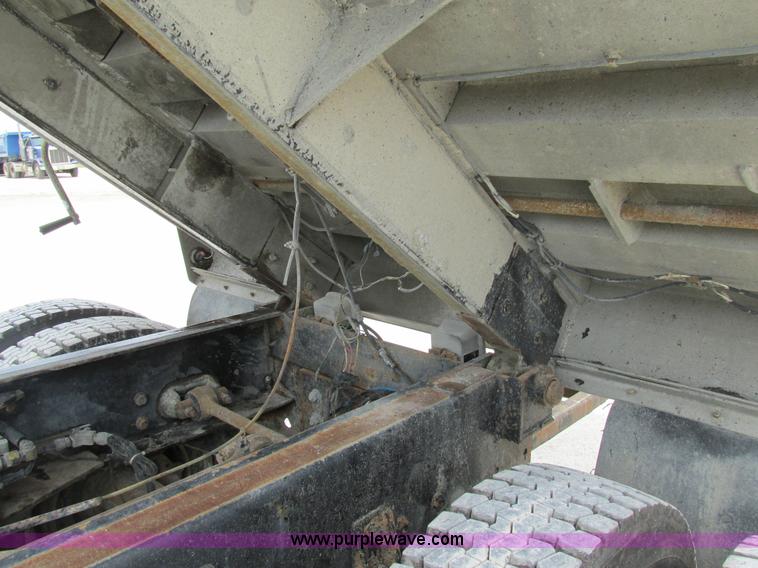 image for item AN9051 1999 Kenworth T800 dump truck