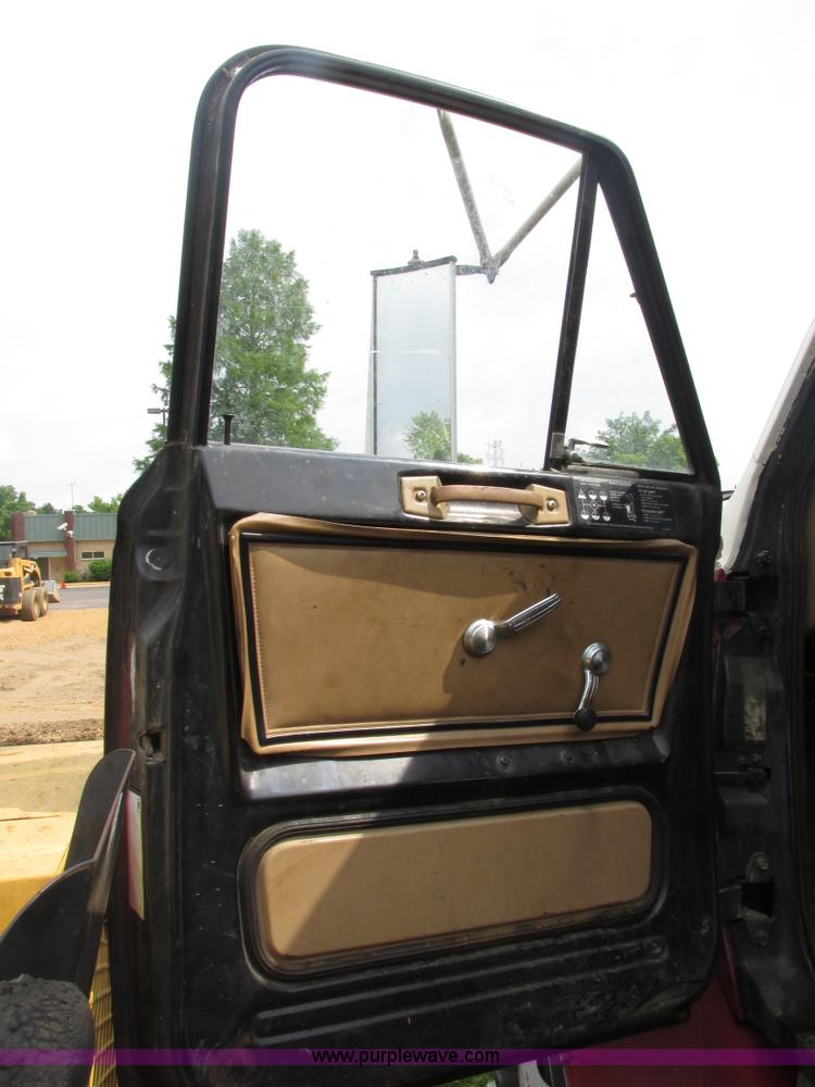 image for item AN9056 1981 GMC Brigadier semi truck