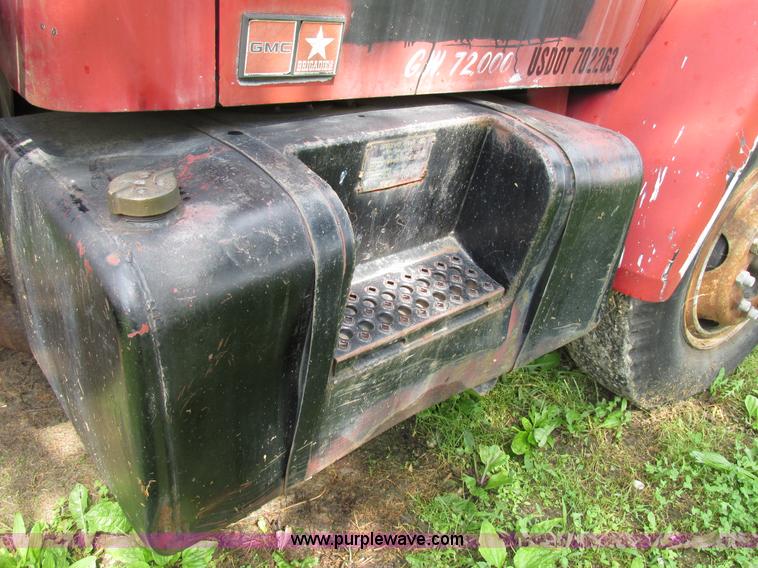 image for item AN9056 1981 GMC Brigadier semi truck