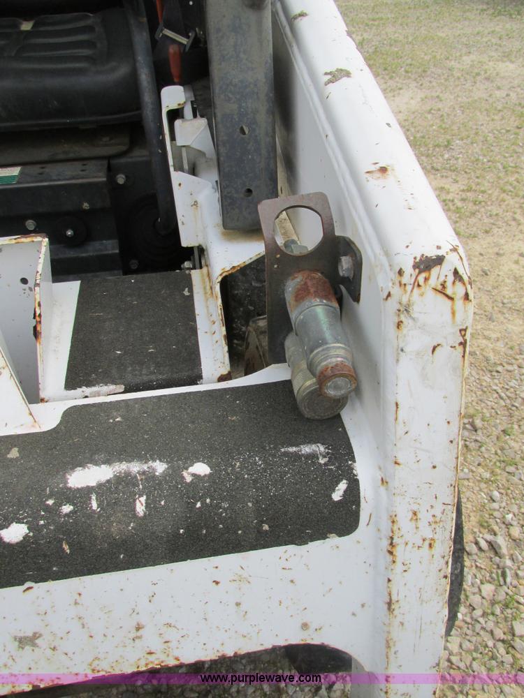 image for item AN9057 2004 Bobcat 463 skid steer