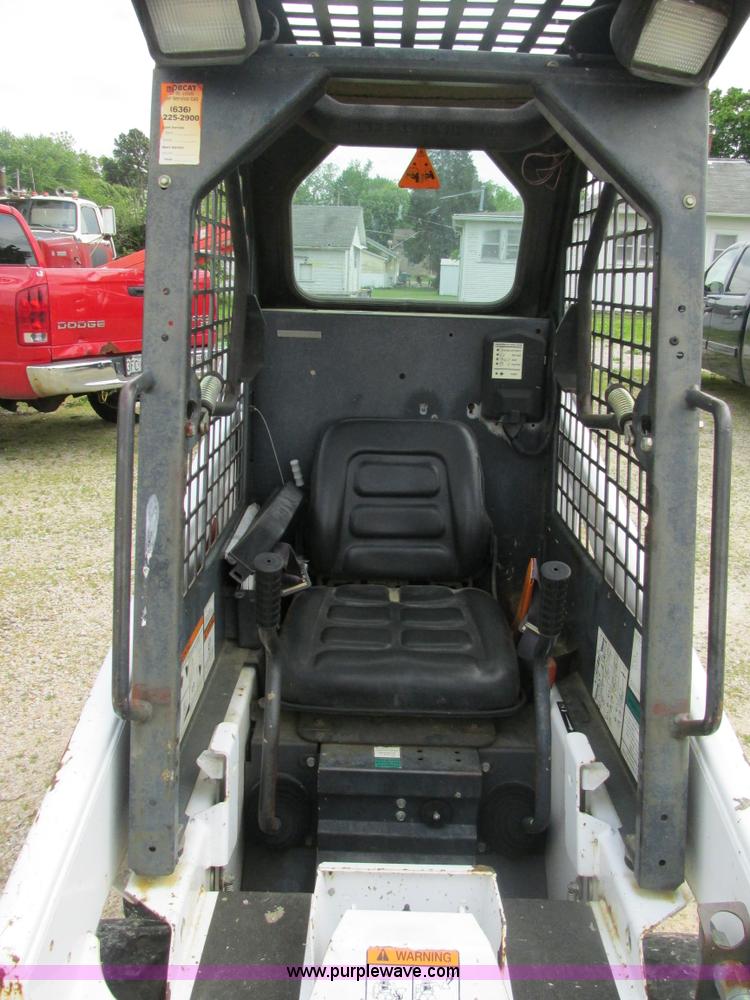 image for item AN9057 2004 Bobcat 463 skid steer
