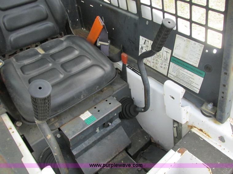 image for item AN9057 2004 Bobcat 463 skid steer