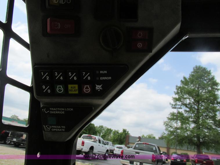 image for item AN9057 2004 Bobcat 463 skid steer