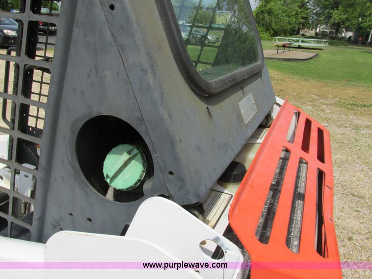image for item AN9057 2004 Bobcat 463 skid steer