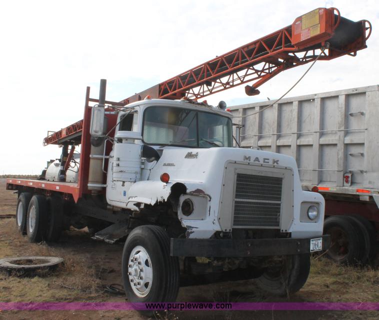image for item C3873 1972 Mack conveyor lift truck