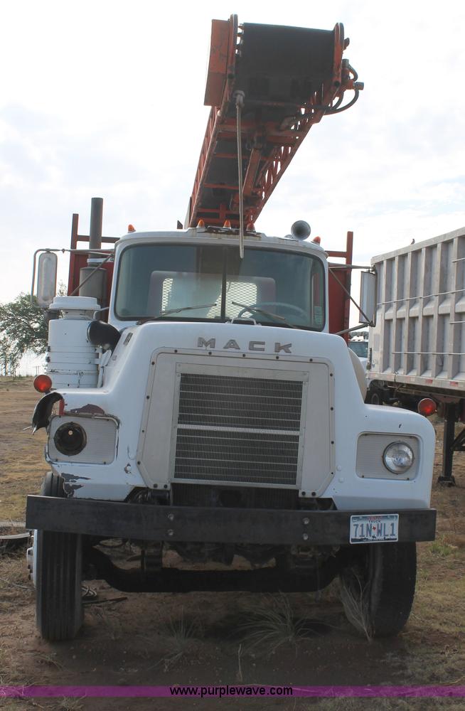 image for item C3873 1972 Mack conveyor lift truck