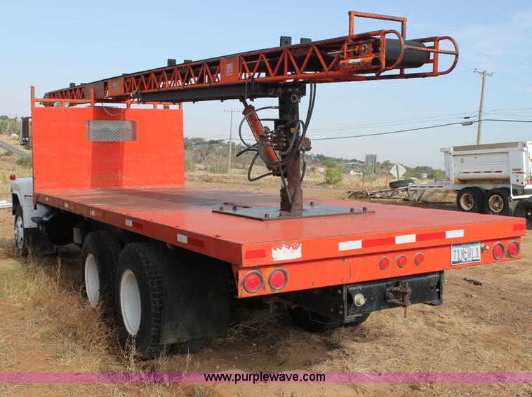 image for item C3873 1972 Mack conveyor lift truck