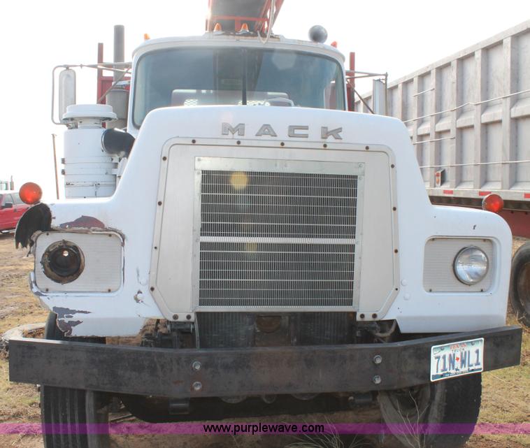 image for item C3873 1972 Mack conveyor lift truck