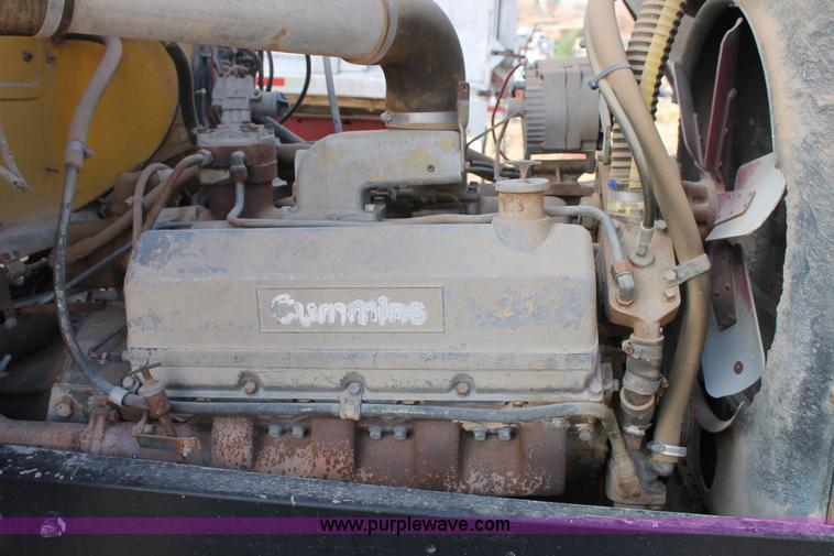 image for item C3873 1972 Mack conveyor lift truck