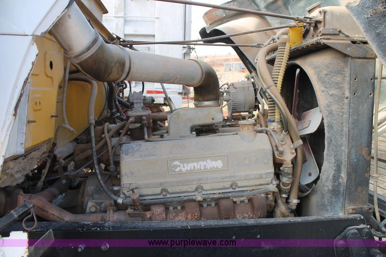 image for item C3873 1972 Mack conveyor lift truck