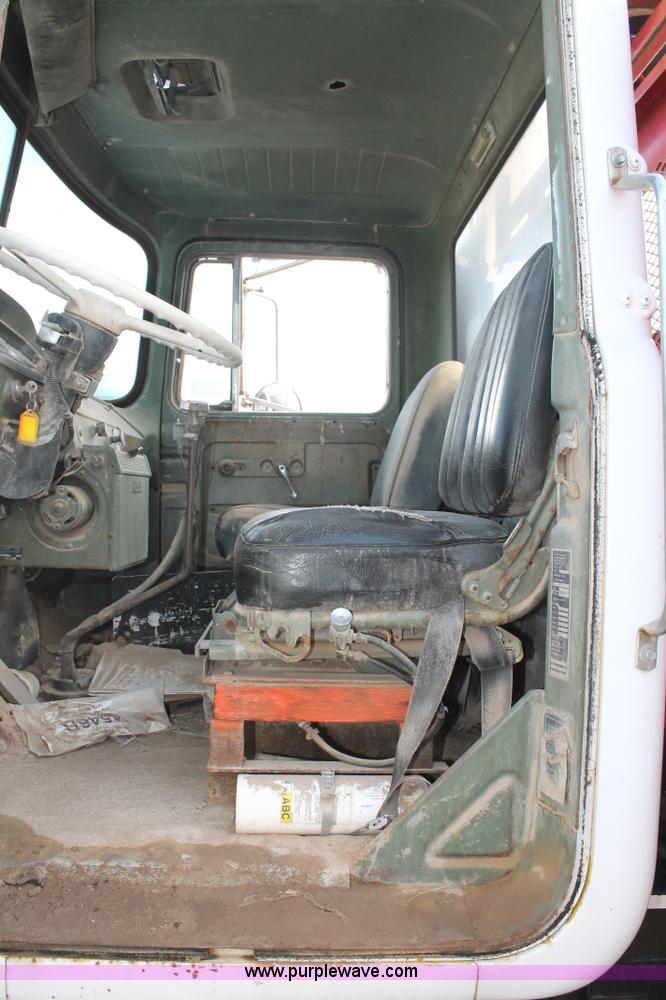 image for item C3873 1972 Mack conveyor lift truck