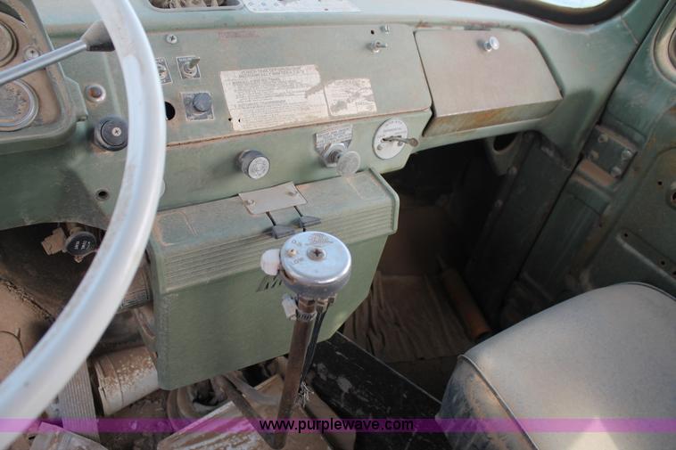 image for item C3873 1972 Mack conveyor lift truck