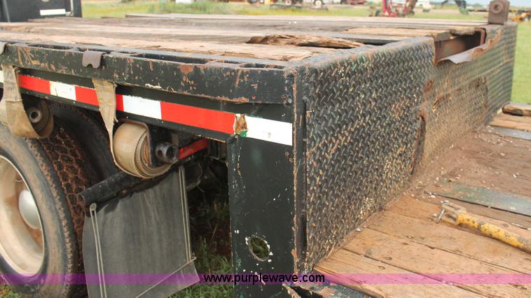 image for item C3883 1984 Landoll drop deck trailer