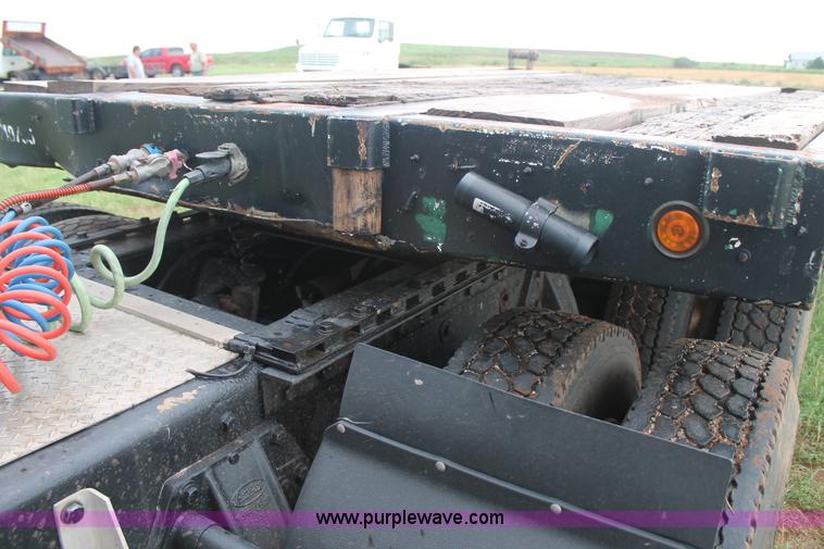 image for item C3883 1984 Landoll drop deck trailer