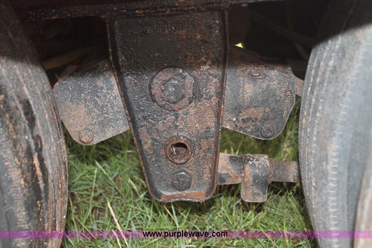 image for item C3883 1984 Landoll drop deck trailer