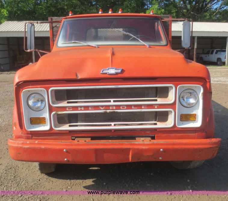 image for item D2075 1968 Chevrolet C40 flatbed truck