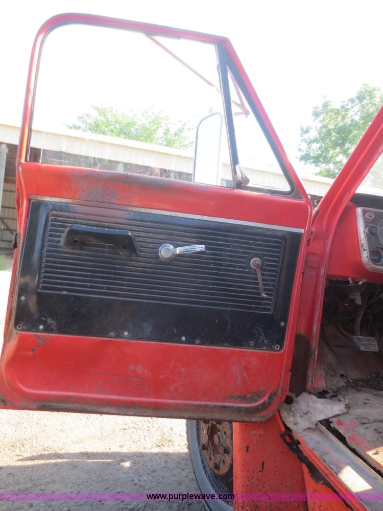 image for item D2075 1968 Chevrolet C40 flatbed truck