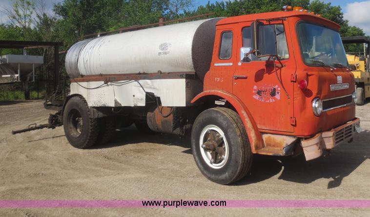 image for item D2076 1971 International Cargostar oil distribution truck