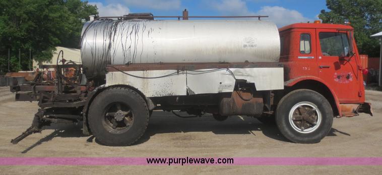 image for item D2076 1971 International Cargostar oil distribution truck