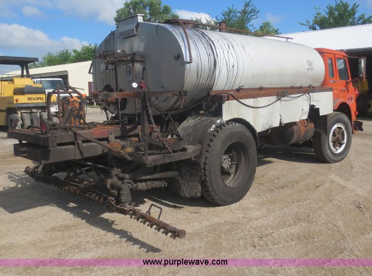 image for item D2076 1971 International Cargostar oil distribution truck