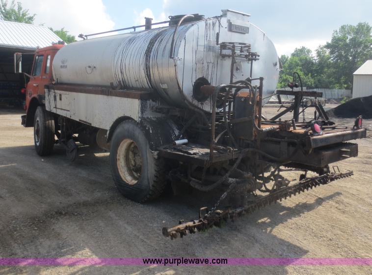 image for item D2076 1971 International Cargostar oil distribution truck