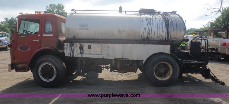 image for item D2076 1971 International Cargostar oil distribution truck