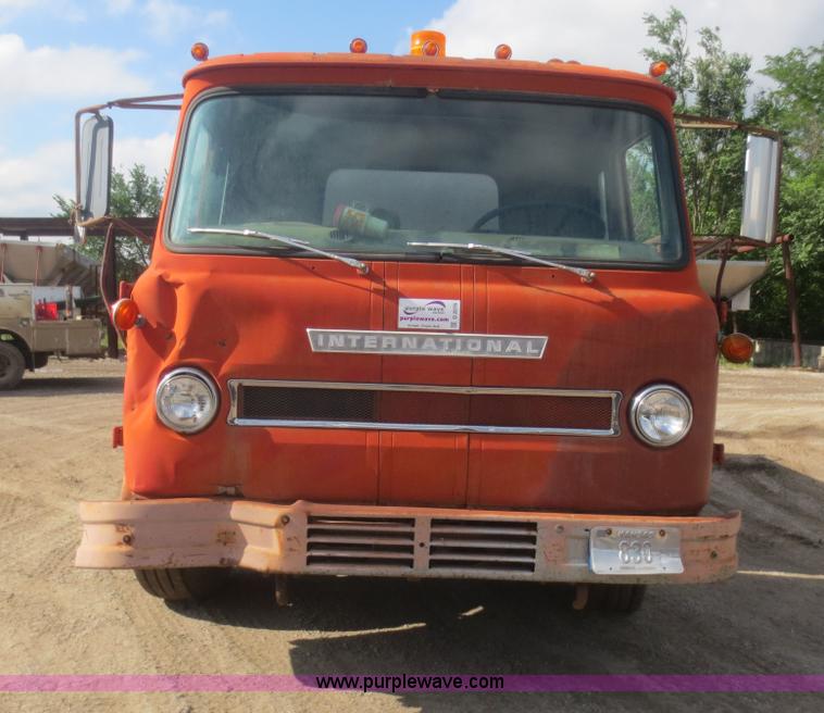 image for item D2076 1971 International Cargostar oil distribution truck