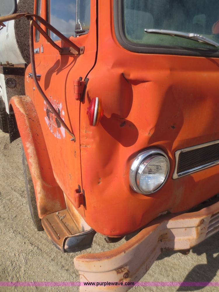 image for item D2076 1971 International Cargostar oil distribution truck