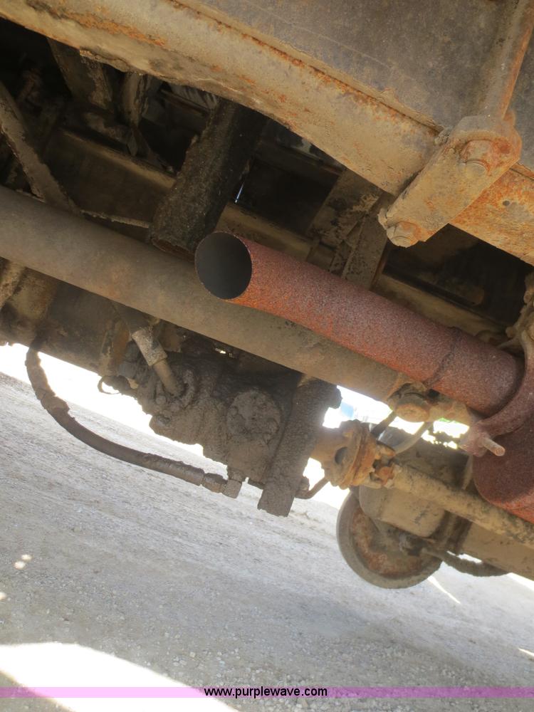 image for item D2076 1971 International Cargostar oil distribution truck