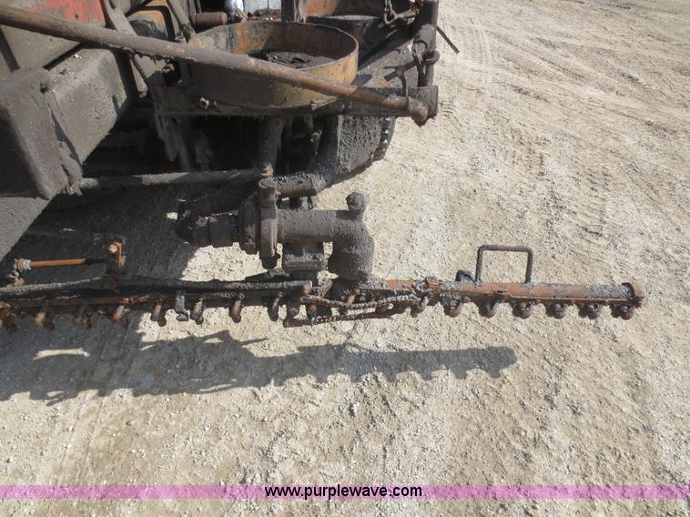 image for item D2076 1971 International Cargostar oil distribution truck