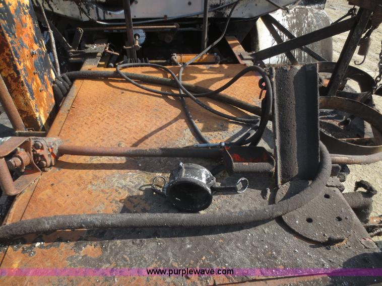 image for item D2076 1971 International Cargostar oil distribution truck