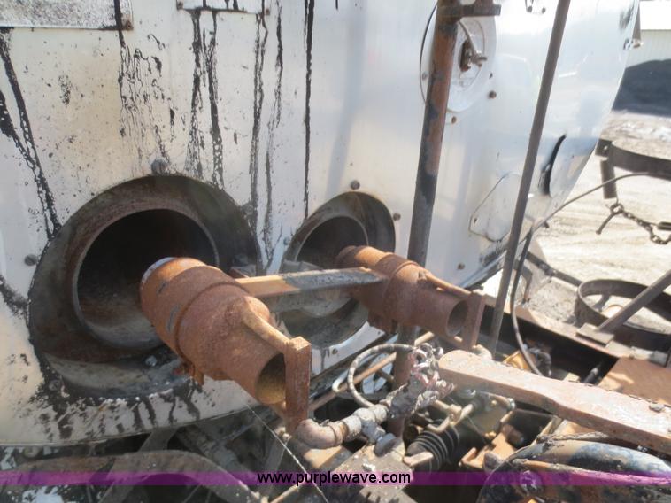 image for item D2076 1971 International Cargostar oil distribution truck