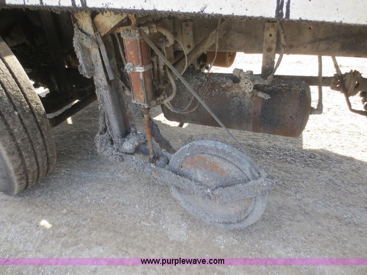 image for item D2076 1971 International Cargostar oil distribution truck