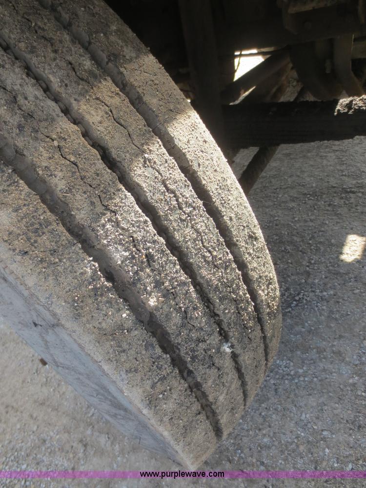 image for item D2076 1971 International Cargostar oil distribution truck