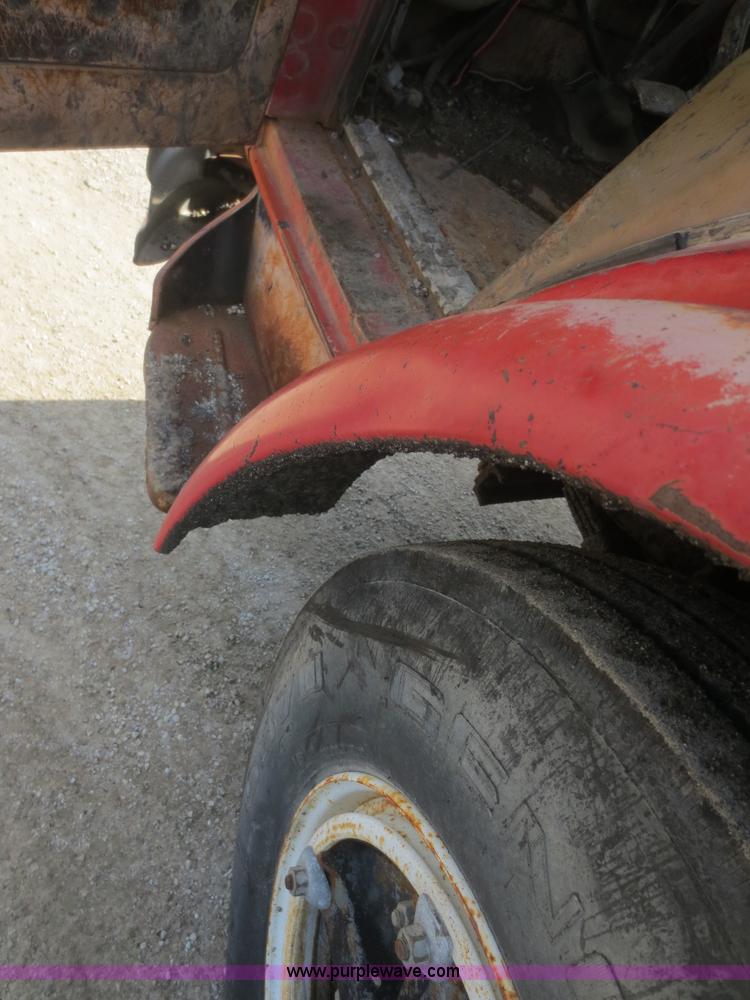 image for item D2076 1971 International Cargostar oil distribution truck