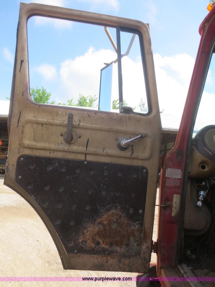 image for item D2076 1971 International Cargostar oil distribution truck