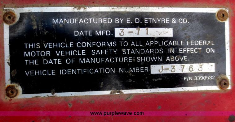 image for item D2076 1971 International Cargostar oil distribution truck