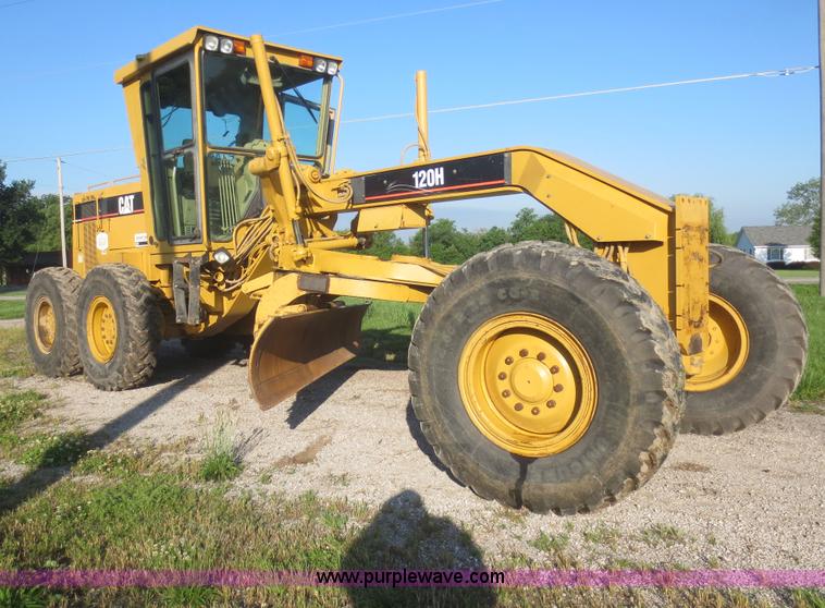 image for item D2077 1997 Caterpillar 120H articulated motor grader
