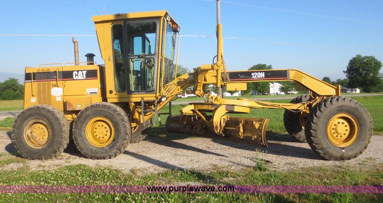 image for item D2077 1997 Caterpillar 120H articulated motor grader