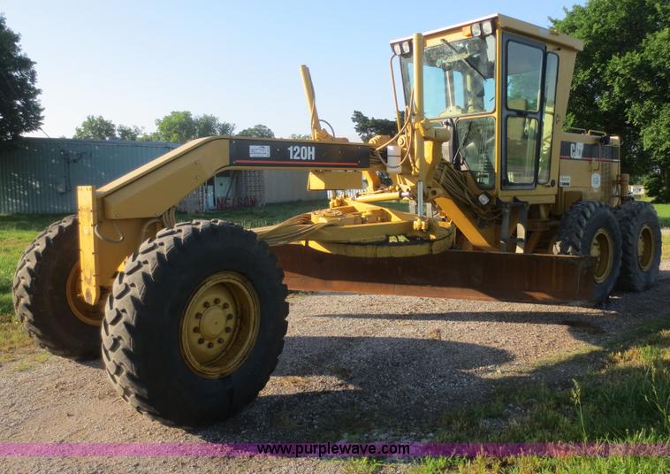 image for item D2077 1997 Caterpillar 120H articulated motor grader